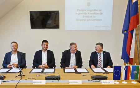 Podpis pogodbe kanalizacija Selšček   Foto Tine Šubic 04